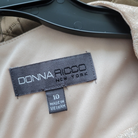 Gorgeous Shimmering Gold Sheath Dress - Picture 5 of 11